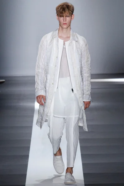 Look 15
